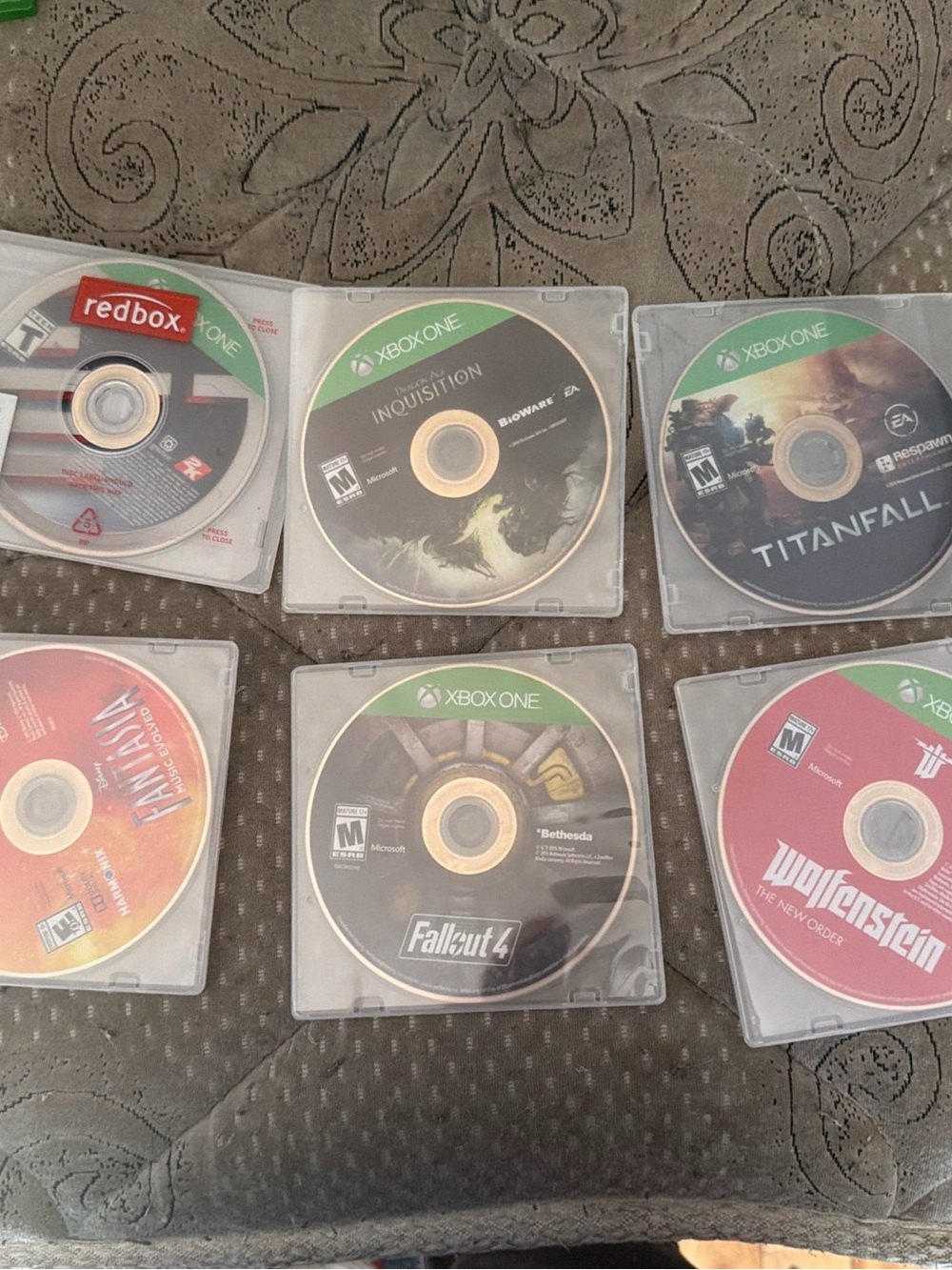 Video Game Disc lot Xbox one- Green/Black (Multiple Titles)